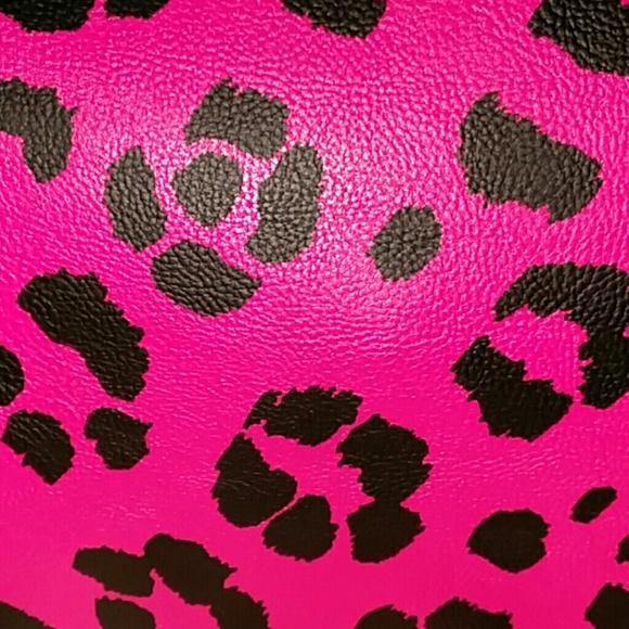 NWT Betsey Johnson Cheetah Charging Wristlet Zippe - Picture 7 of 8